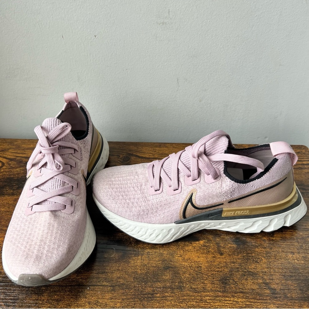 NIKE epic pro react shoes in size 8